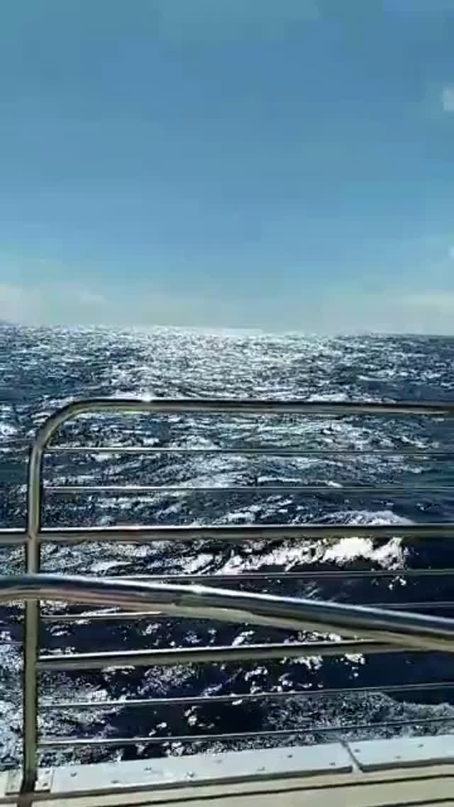 Kauai Boat Waves Thumbnail